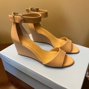 Brand New Lynnette Antonio Melani